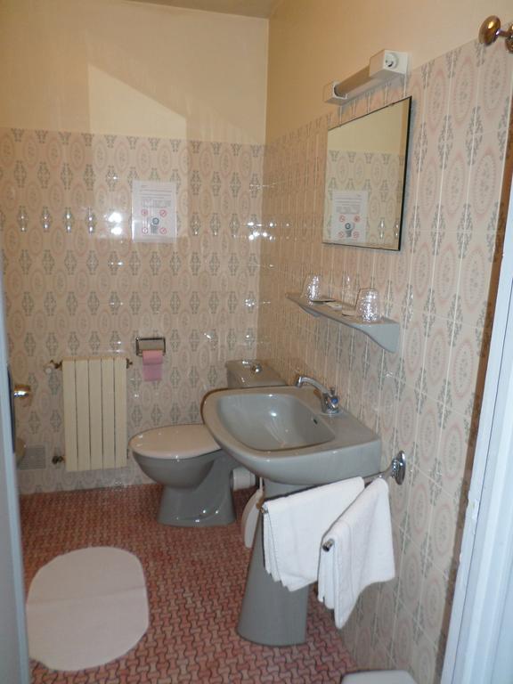 Hotel Du Littoral Camoel Room photo